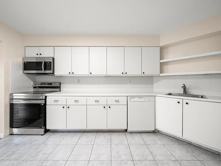 1077 River Rd #606 — Photo 9