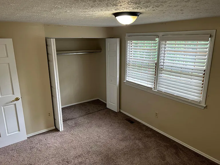406 Hickory Cir — Photo 15