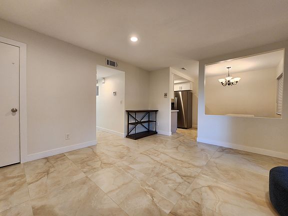 3rd image of 408 Burchett St Unit 6