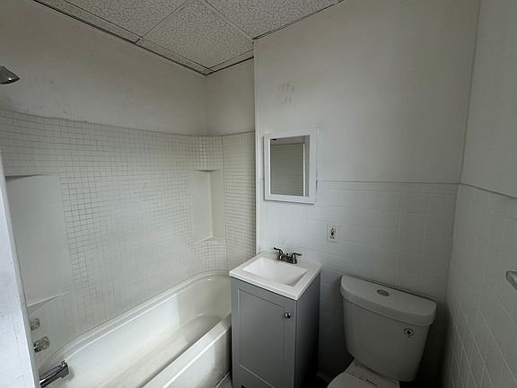 2nd image of 211 Reifert St