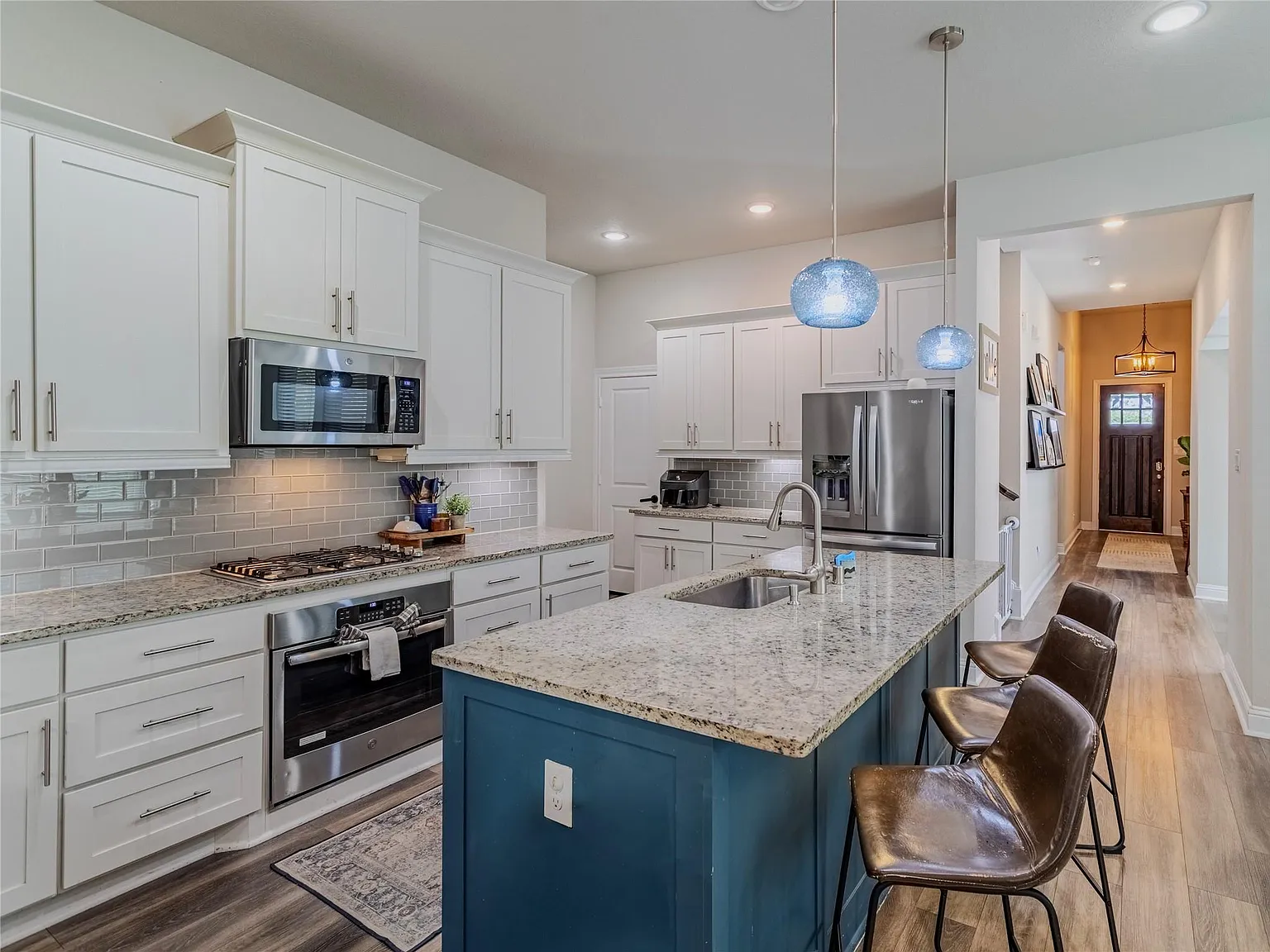 4 bed, 4.0 bath, 2854 sqft, $3,500 — Photo 3