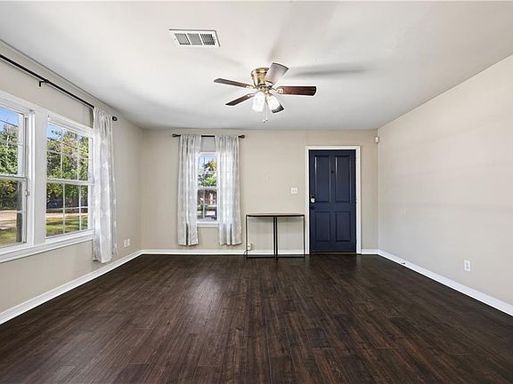 4th image of 806 S Cherry St