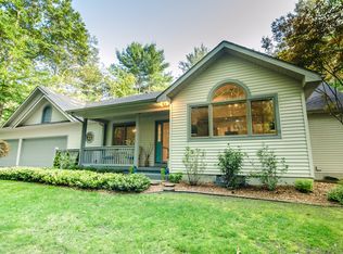 140 E Hickory Ridge Dr, Midland, MI 48642