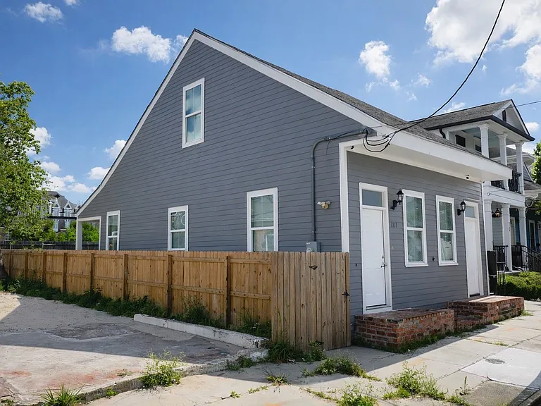 2131 Dumaine St — Photo 1
