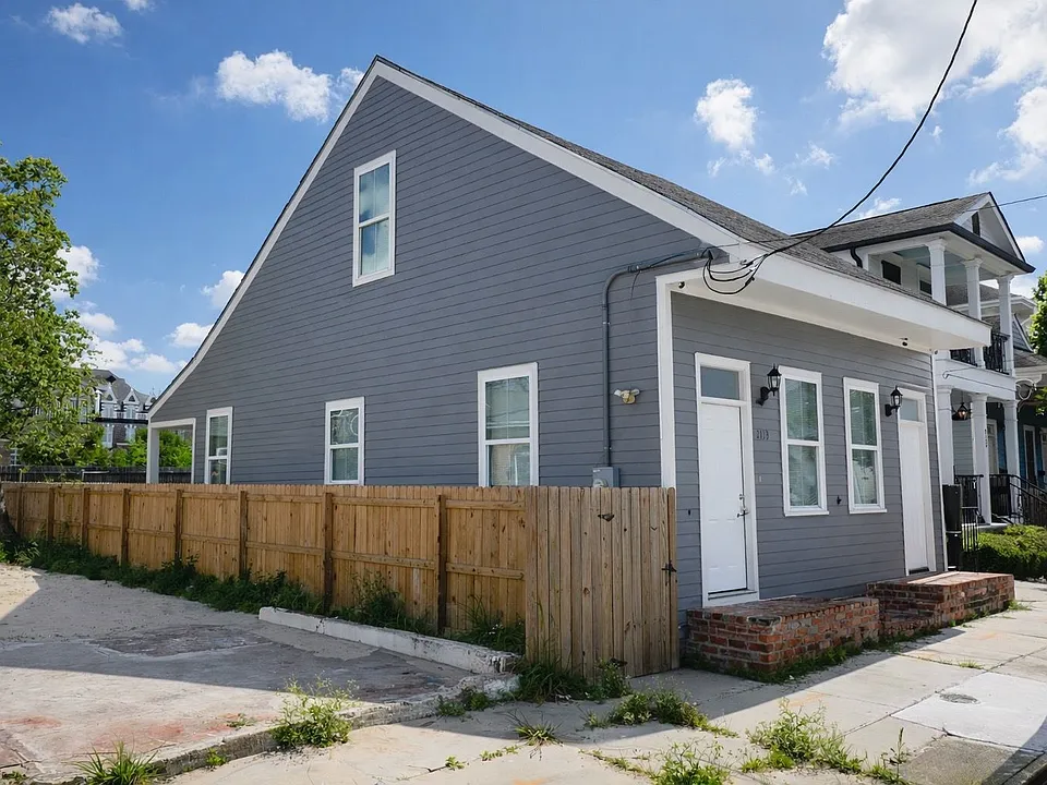 2131 Dumaine St