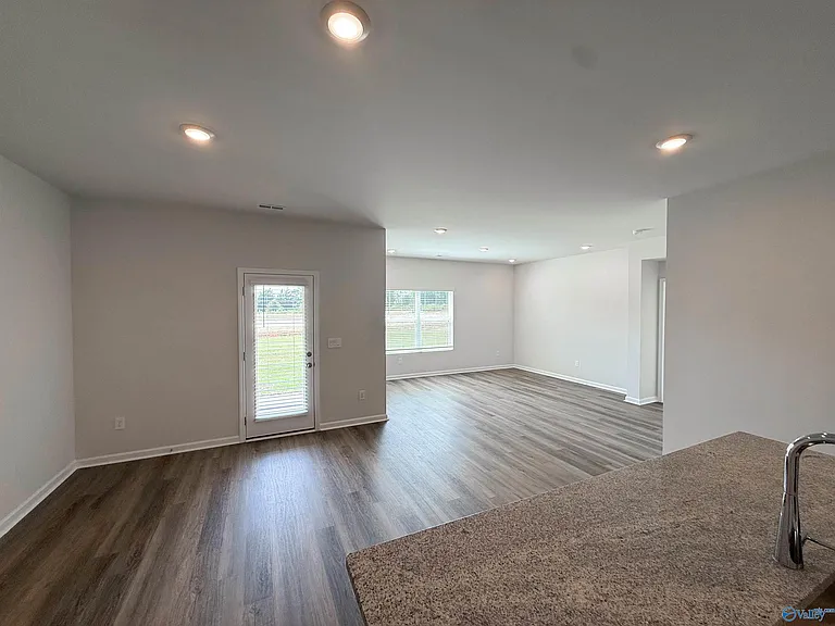124 Betty Williams Dr — Photo 11