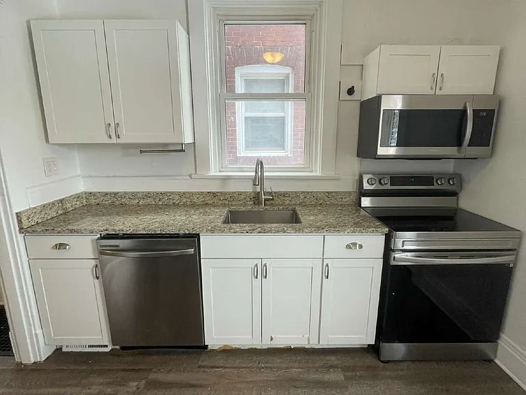 126-136 S Spring Ave #136 — Photo 22
