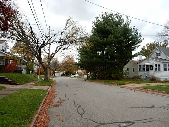 5th image of 72 Palmetto Ave