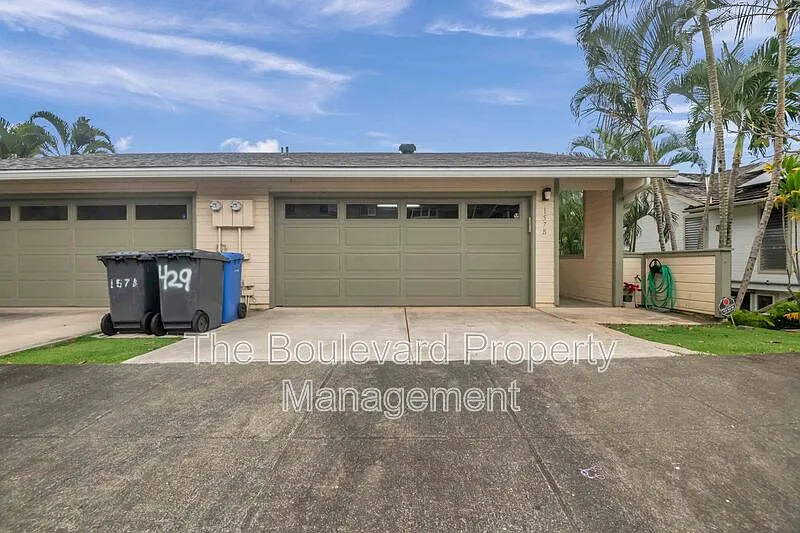 3 bed, 1.5 bath, 948 sqft, $3,850 — Photo 1