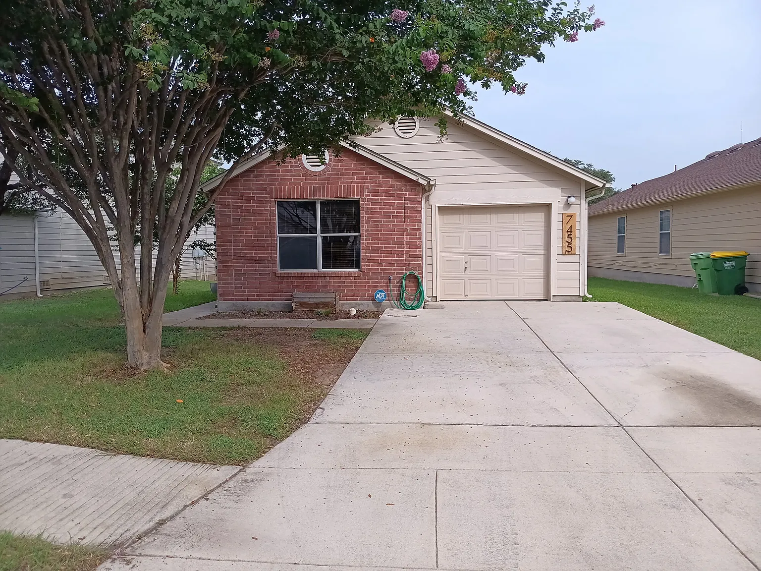 3 bed, 1406 sqft, $1,750 — Photo 1