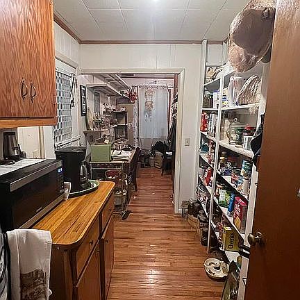 butlers pantry/ Office 