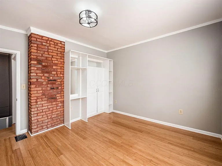 574 Seymour Ave — Photo 15