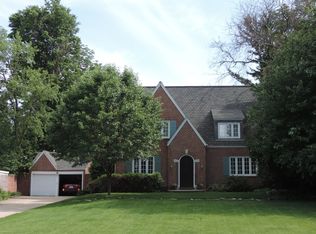 2 Country Club Pl, Bloomington, IL 61701