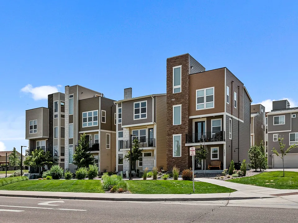 15888 E Broncos Pl