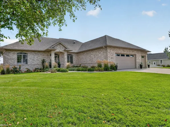 3024 Pendleton Dr, Cedar Falls, IA 50613