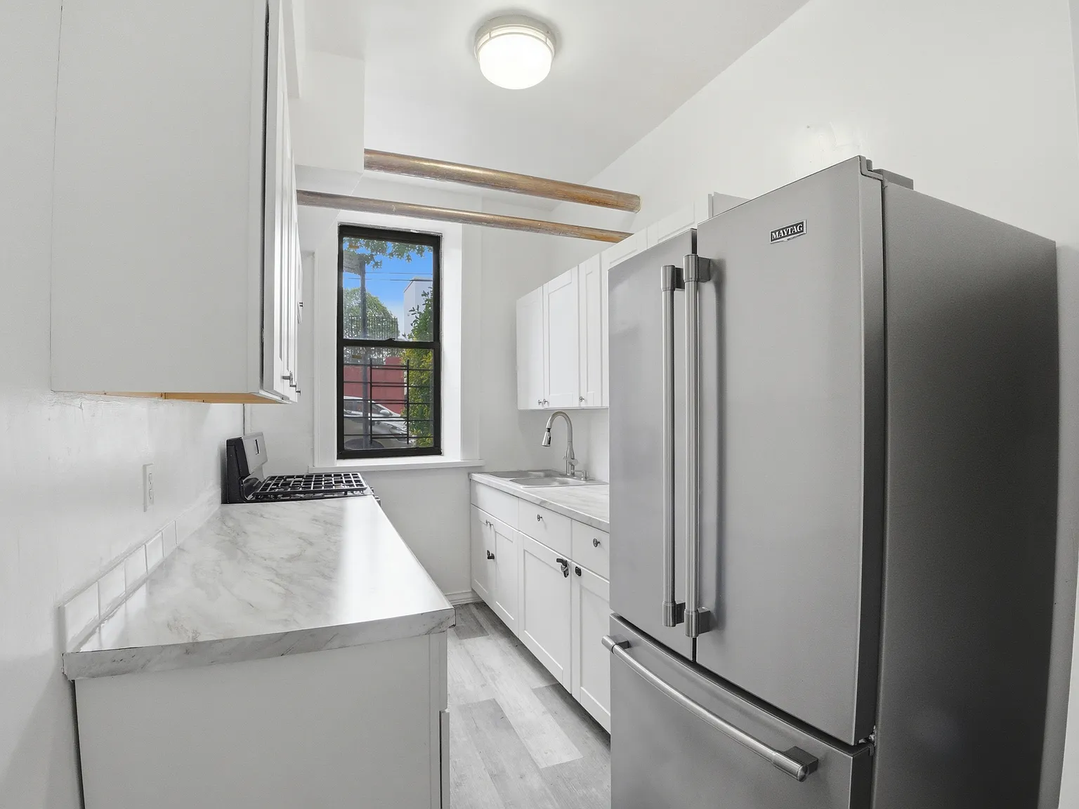 3 bed, 950 sqft, $3,300 — Photo 4