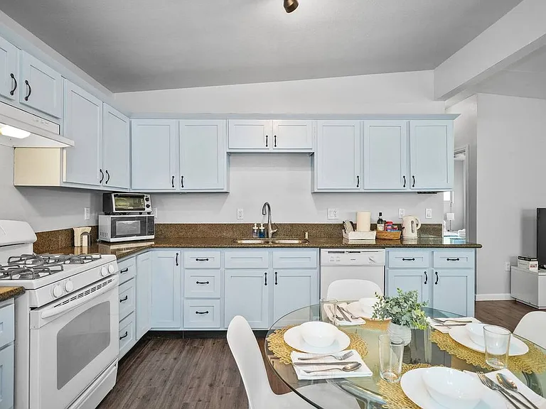 728 Stepney Pl — Photo 7