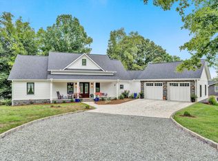 93 Twin Coves Dr, Moneta, VA 24121