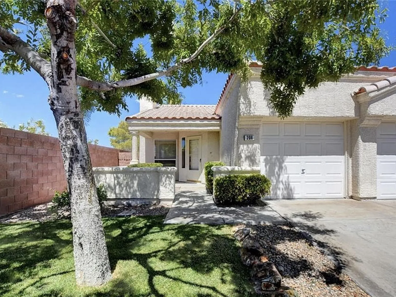 3 bed, 1524 sqft, $2,390 — Photo 2