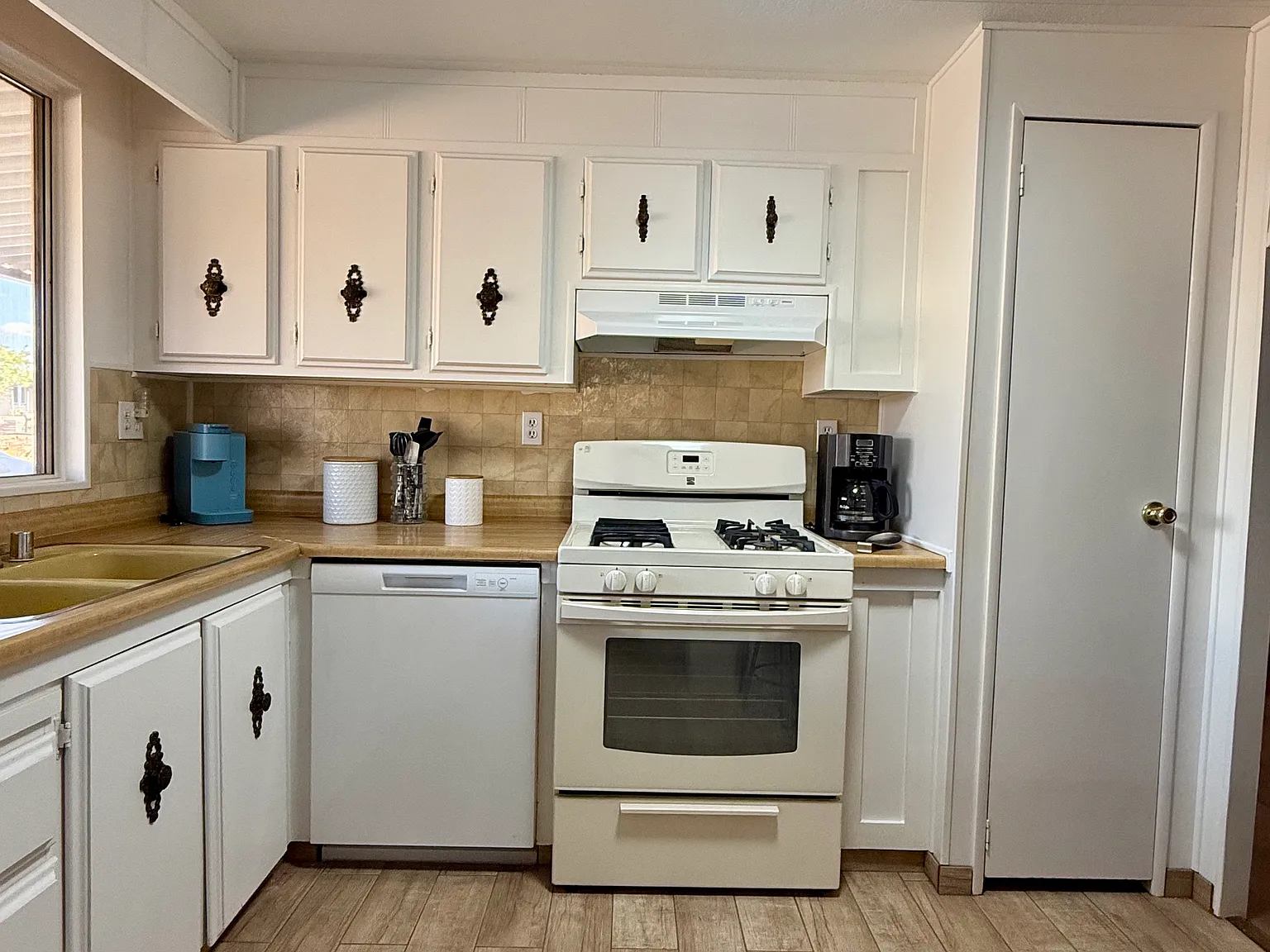 10584 E Amber Dr — Photo 3