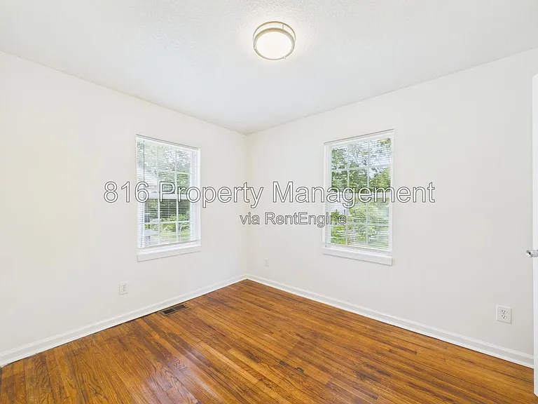 7924 Agnes Ave — Photo 6