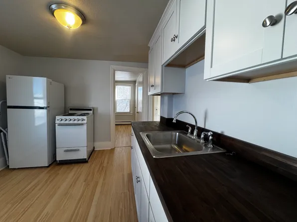 15 Pleasant St #5, Rockland, ME 04841