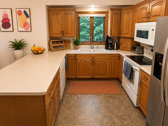 4th image of 641 Stewart Ct