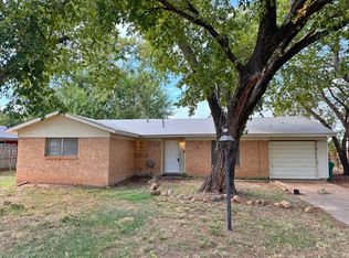 1001 W Beverly Loop, Burkburnett, TX 76354