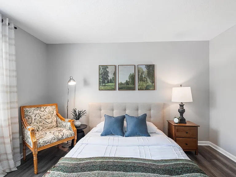 Lake Castleton Apartments — Photo 7