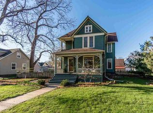 416 6th St, Baraboo, WI 53913