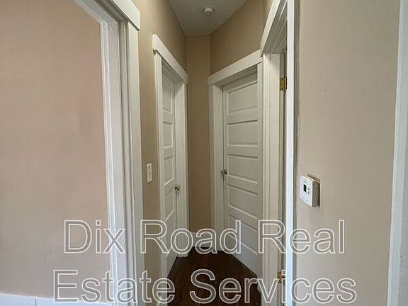 4th image of 827 16th Ave