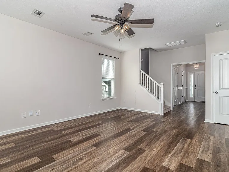 4831 Fairmont Dr — Photo 10