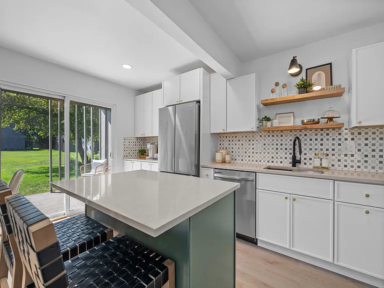 705 E Drake Rd #L51 — Photo 3