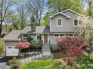 19 Hickory Rd, Sloatsburg, NY 10974