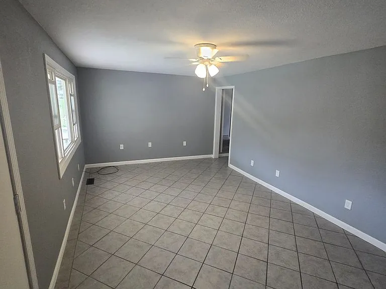 340 Unaka Dr — Photo 2