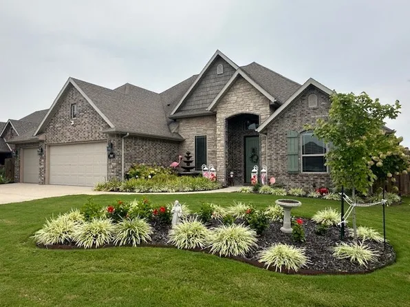 2913 W Topaz Dr, Fayetteville, AR 72704