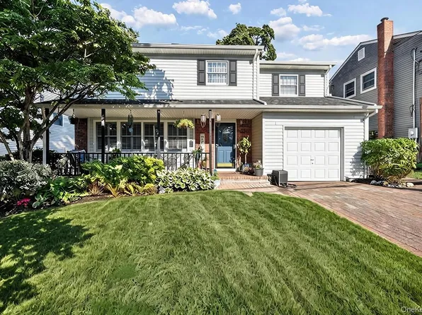 3 Stimson Place, Huntington, NY 11743