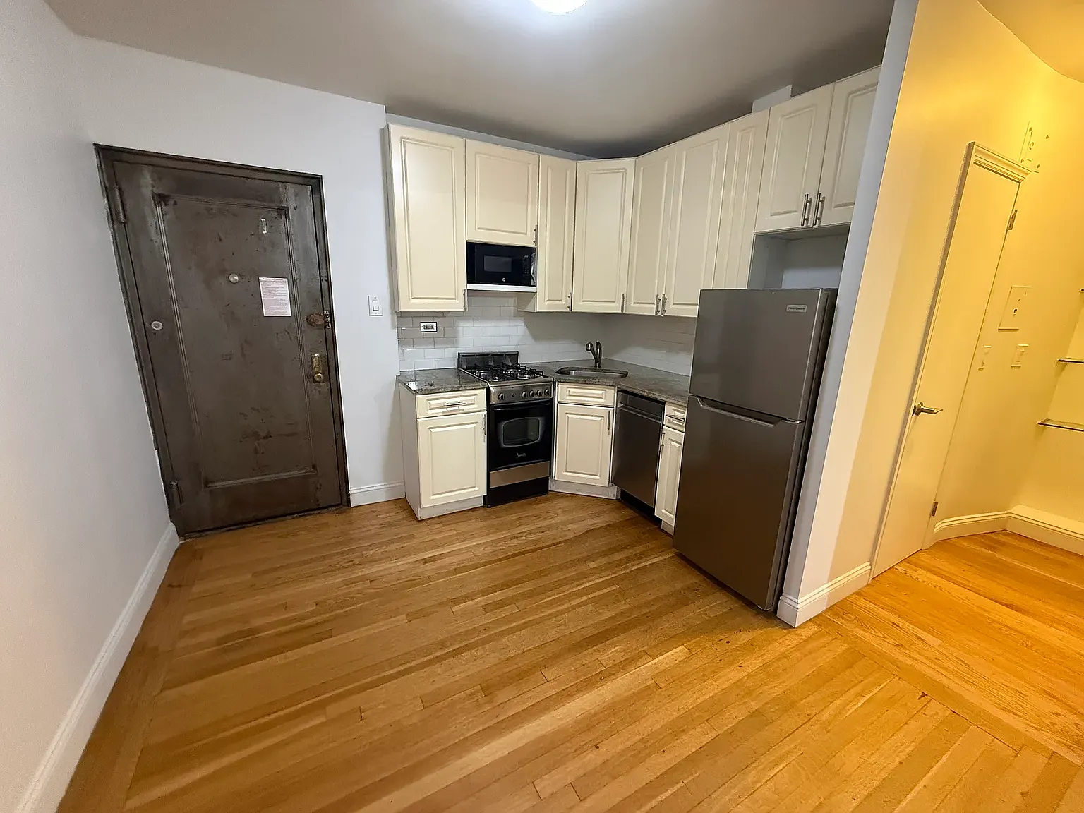 350 East 54th Street — Photo 4