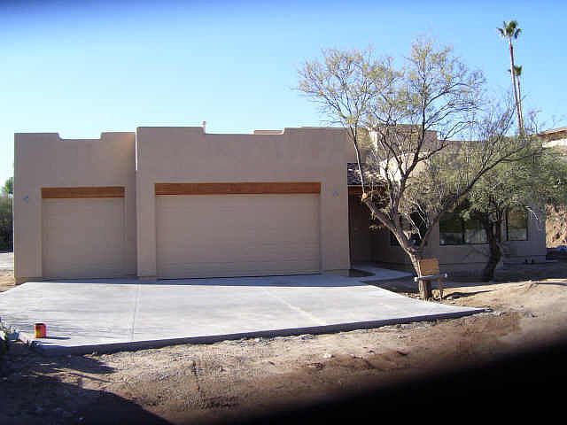 1st image of 404 NE Mariposa Drive