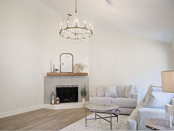 3rd image of 122 Presidio Pl