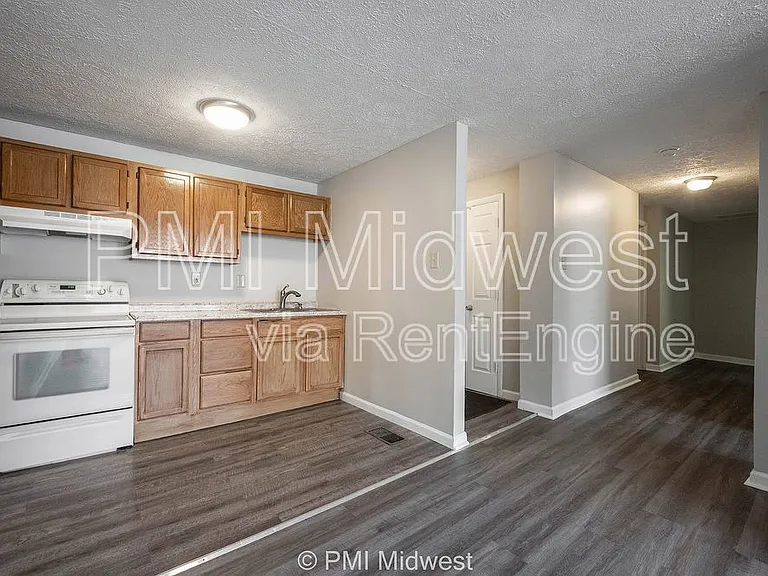 3736 N Meridian St — Photo 9