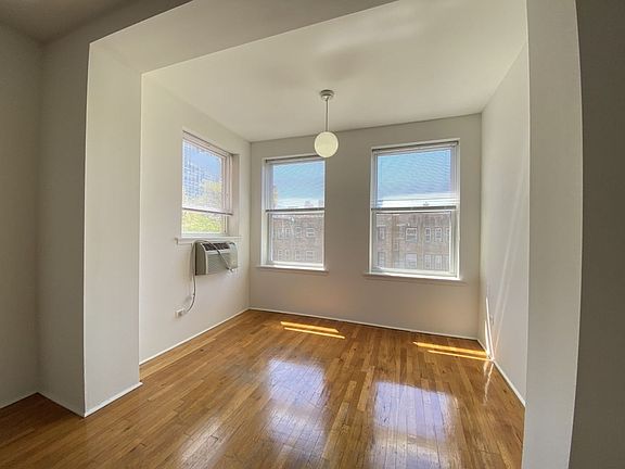 3rd image of 5528 N Kenmore Ave APT 205