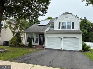 22 Foxchase Dr, Burlington, NJ 08016