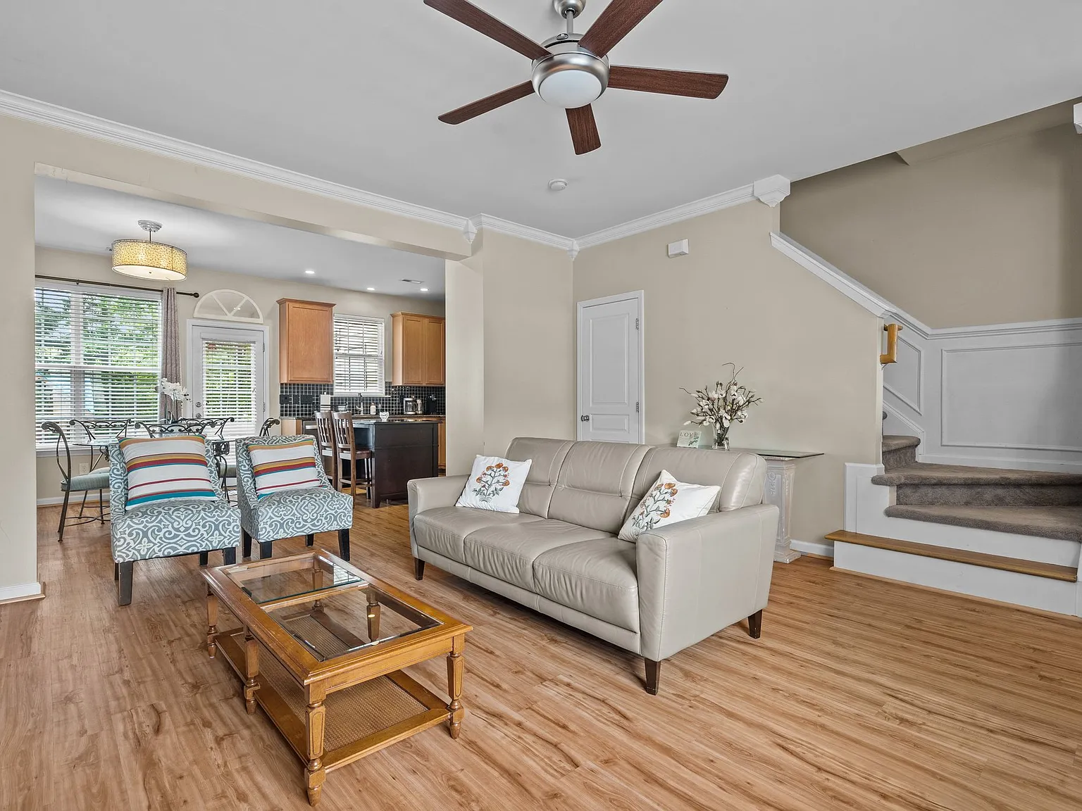 3 bed, 1341 sqft, $2,000 — Photo 2