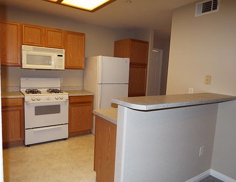 4th image of 830 Carnegie St APT 1214
