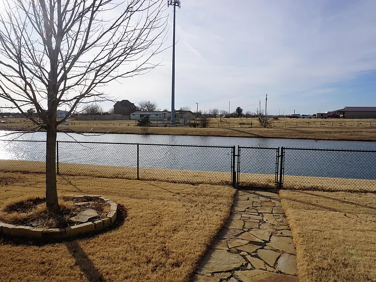 9601 Crooked Creek Ln — Photo 19