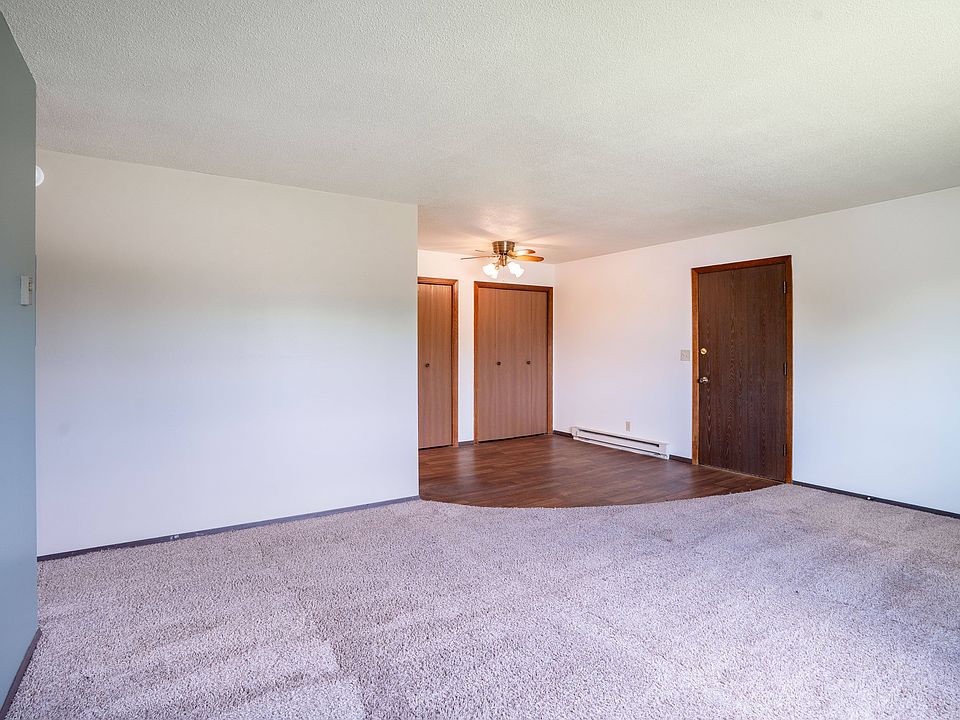 Fargo, ND Summerfield Apartments | 21A | Living