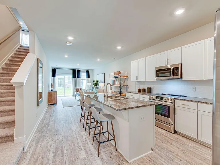 779 Mickelson Way — Photo 3