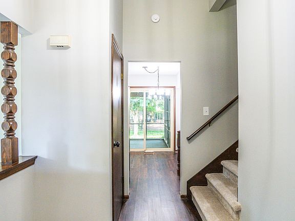 3rd image of 6460 Derwyn Ct