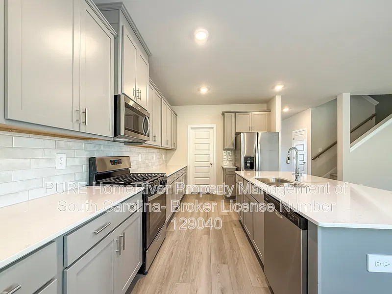 4 bed, 2.5 bath, 2479 sqft, $2,225 — Photo 4